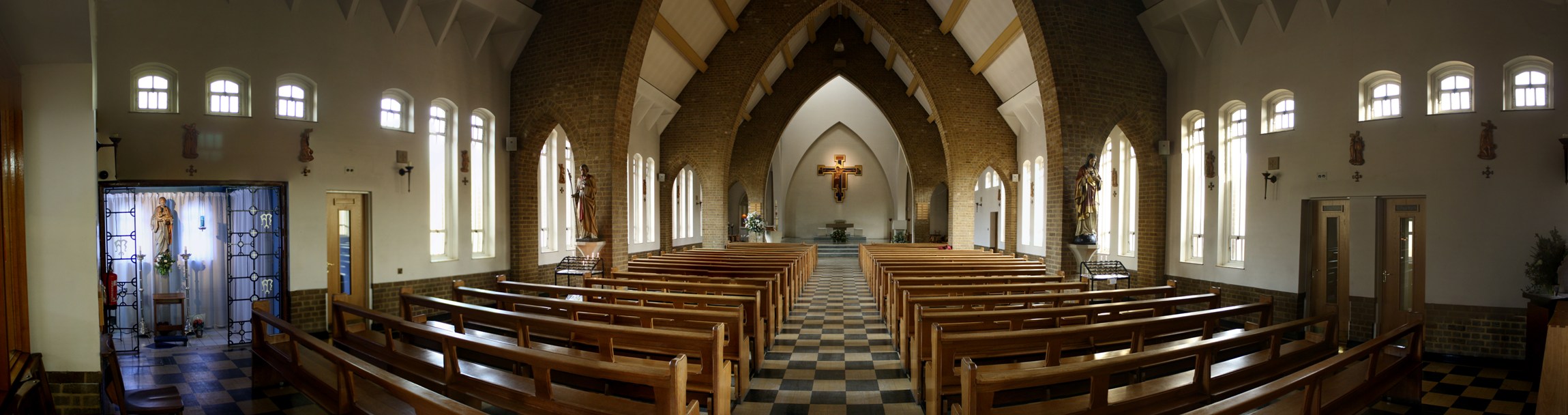 Panoramic view of the nave.